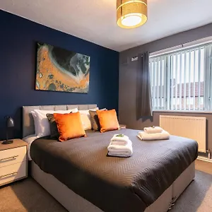 3 Bed - Perfect For Contractors Near Liverpool Airport Apartment